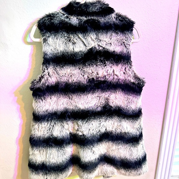 Rachel Zoe women faux fur vest. - Picture 2 of 6
